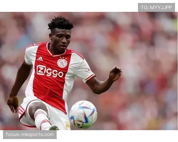 库杜斯:从北西兰新星到阿贾克斯王牌的生涯阶段复盘