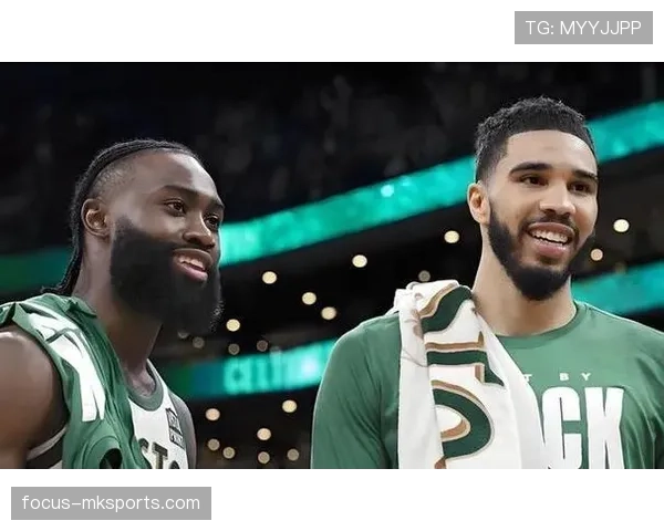 杰伦·布朗突破创造高效得分，拉开与塔图姆的关键差距