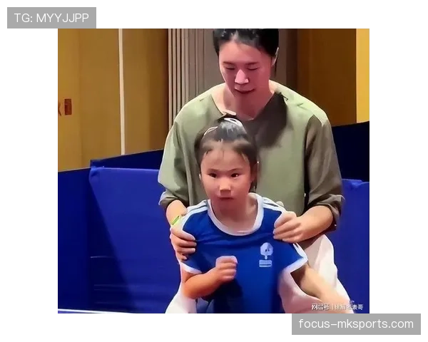 王楠晒家常照，厨房那把刀都比我一个月工资值